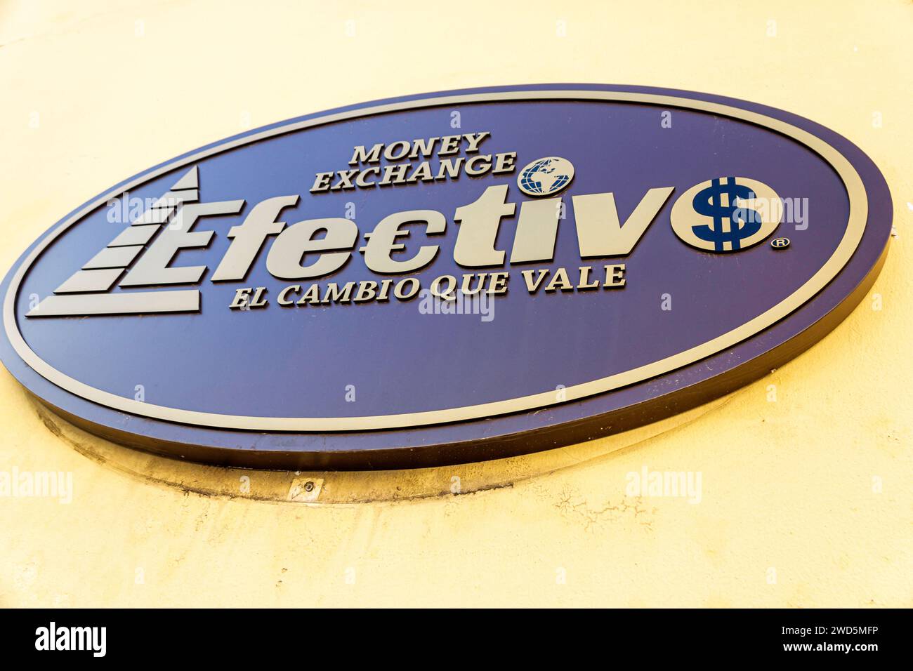 Merida Mexique, centro historico quartier historique central, signe d'échange d'argent efectivo, deux 2 langues multiples, bilingue multilingue, anglais, signe SIG Banque D'Images