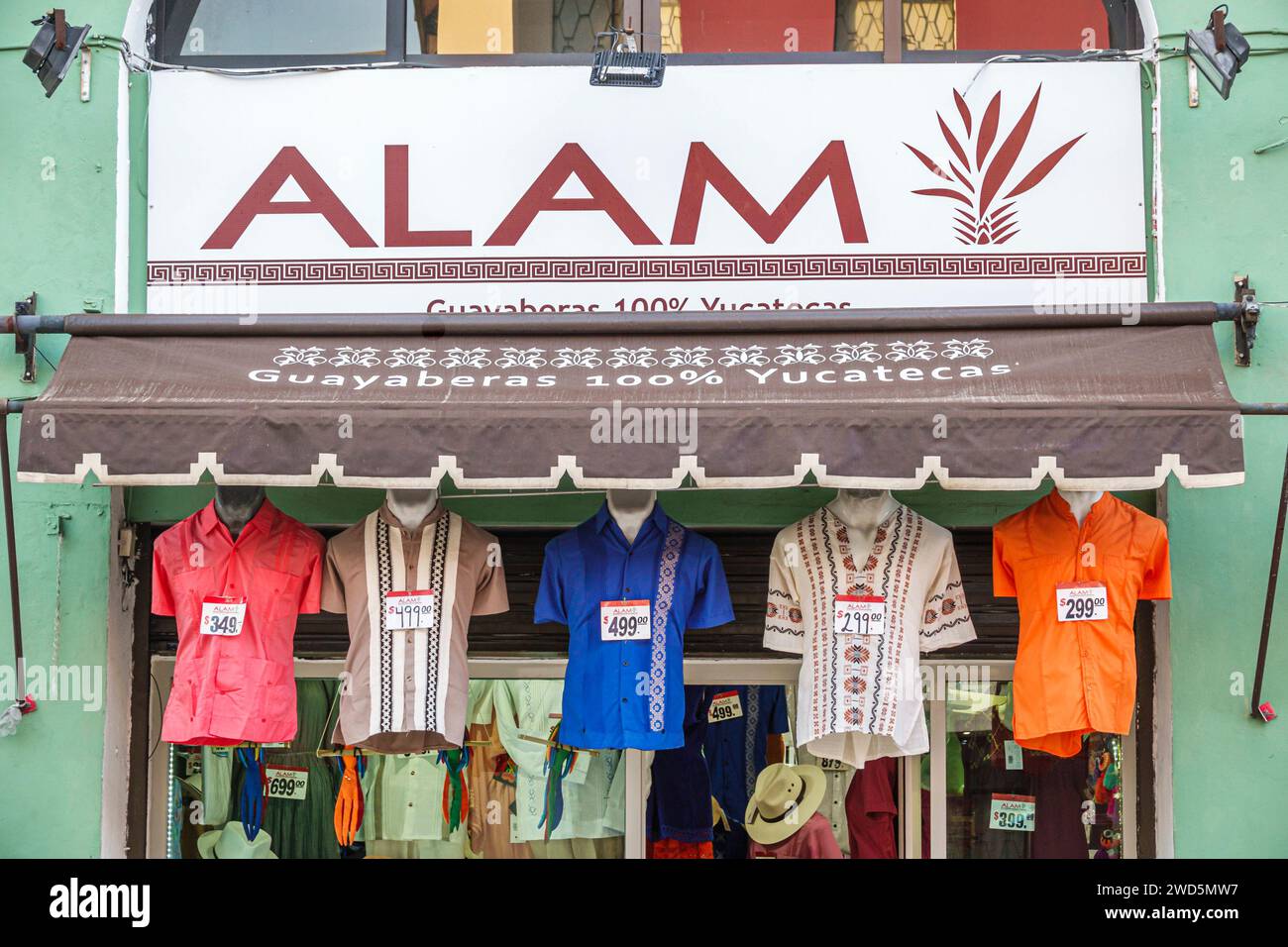 Merida Mexique, centro historico quartier historique central, Guayaberas Alam Yucateca magasin de vêtements pour hommes magasin d'affaires marché marchand marché, selli Banque D'Images