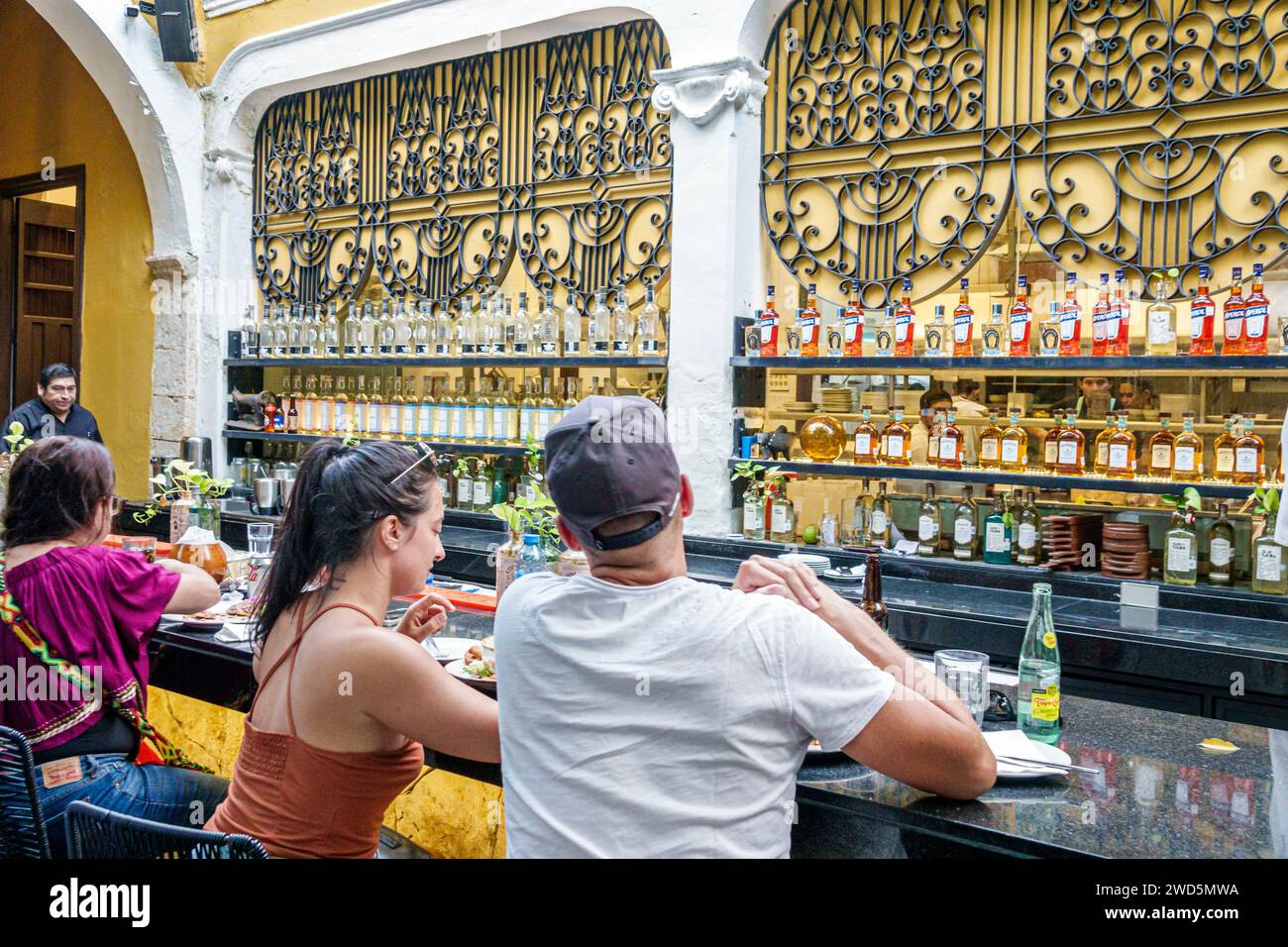 Merida Mexique,centro historico quartier historique central,Parque de Santa Lucia parc restaurant,homme hommes hommes,femme femme femme femme,adultes résidents c Banque D'Images