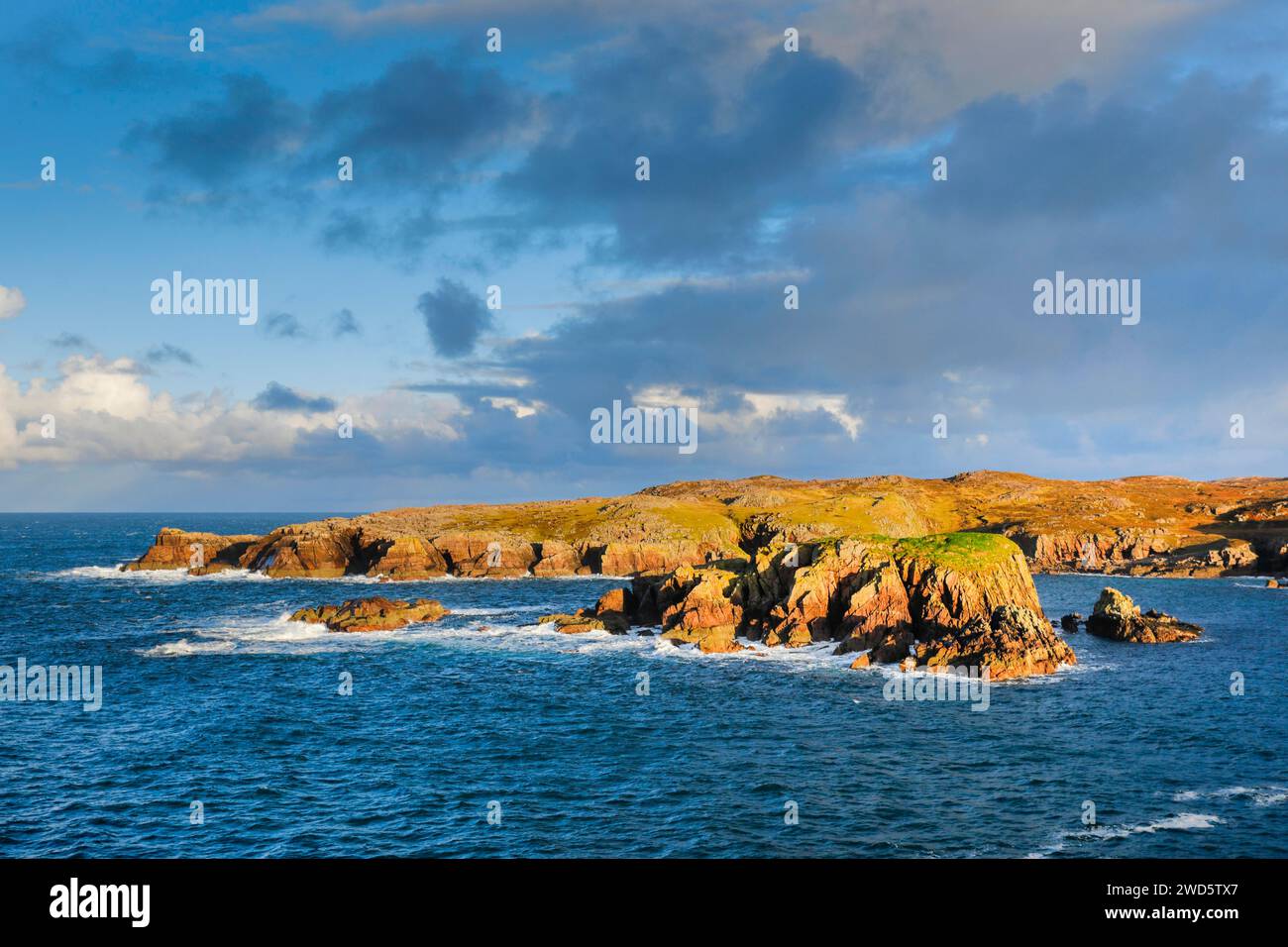 Dans la baie de Camas Eilean Ghlais, Ross Shire dans les Highlands du Nord-Ouest de l'Écosse Banque D'Images