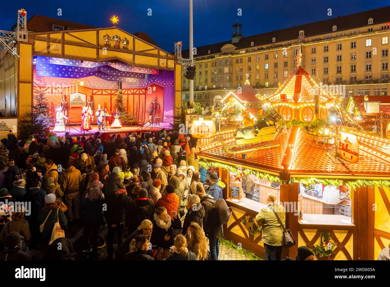 Le Dresden Striezelmarkt est un marché de Noël à Dresde. Il a lieu à l