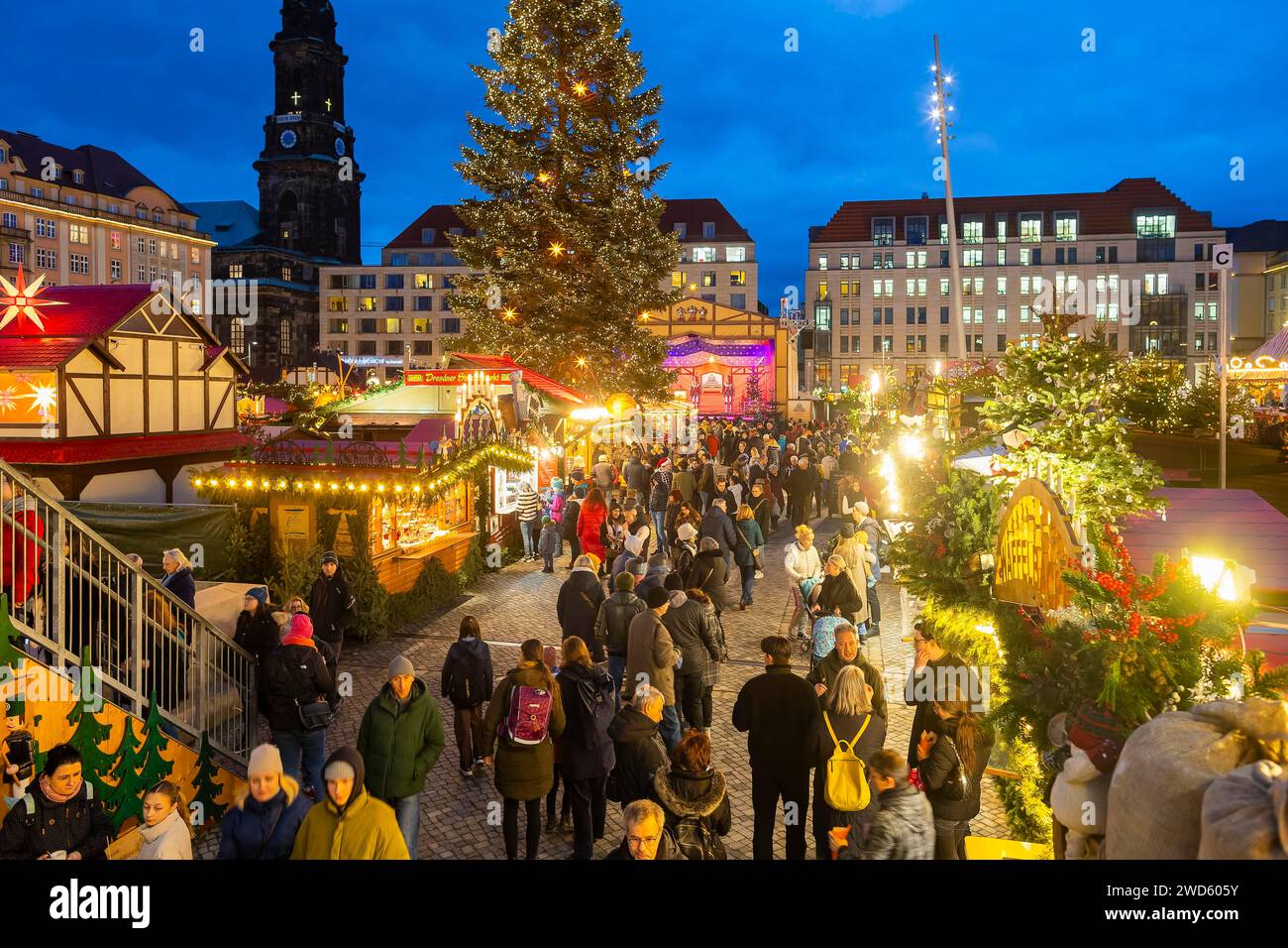 Le Dresden Striezelmarkt est un marché de Noël à Dresde. Il a lieu à l