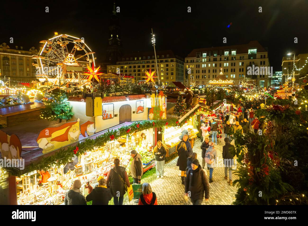 Le Dresden Striezelmarkt est un marché de Noël à Dresde. Il a lieu à l
