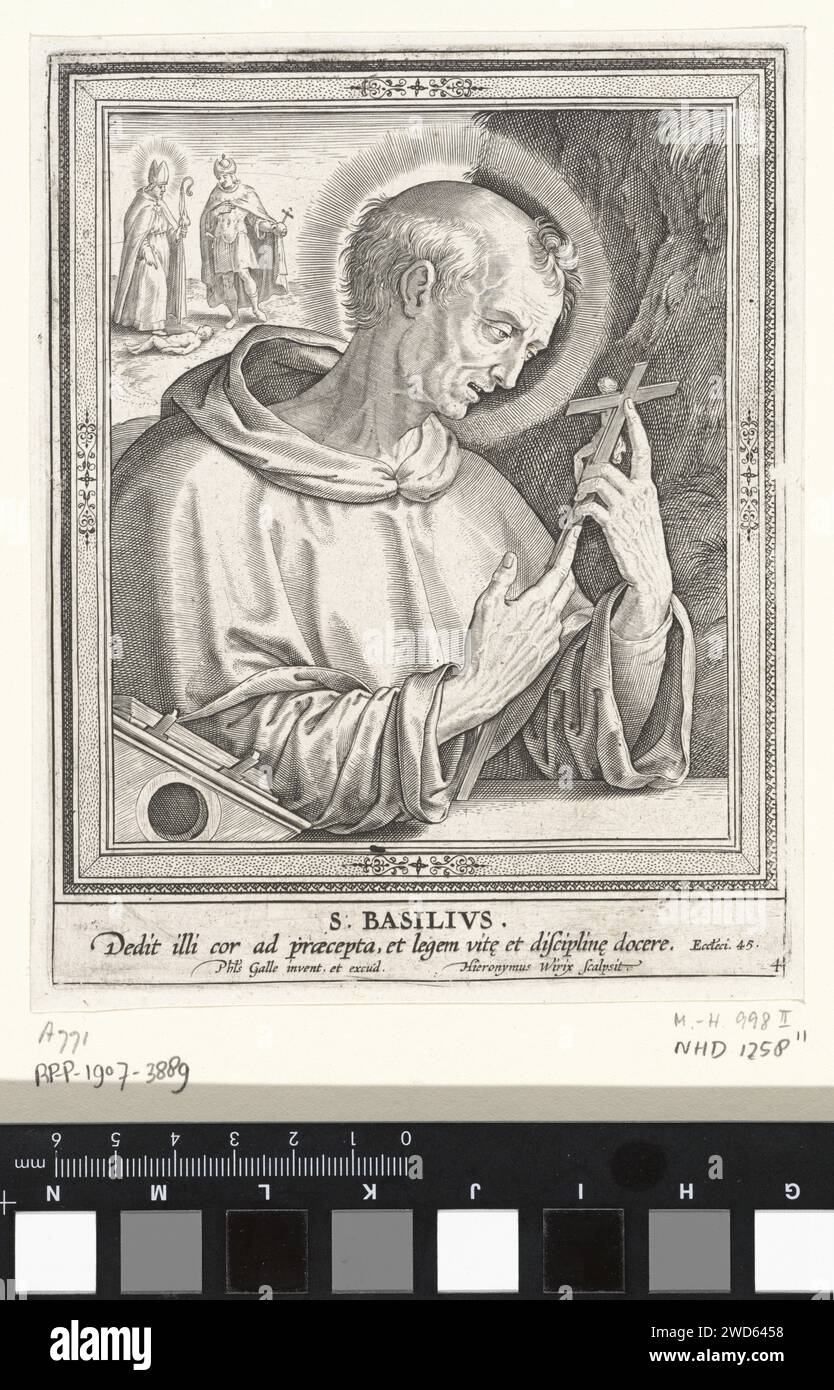 H. Basil de Grote, Jérôme Wierix, Philips, 1563 - avant 1610 imprimer Saint Basilius le Grand, évêque de Césarée, fondateur des pères Cappadoce, avec un crucifix dans ses mains. Laissé en arrière-plan Saint Basile avec l'empereur Valens et son fils malade. Dans la marge une citation biblique de Monsieur. 45 en latin. Anvers gravure sur papier Basil le Grand (Basilius Magnus), évêque de Césarée ; attributs possibles : colombe, (colonne de) feu Banque D'Images