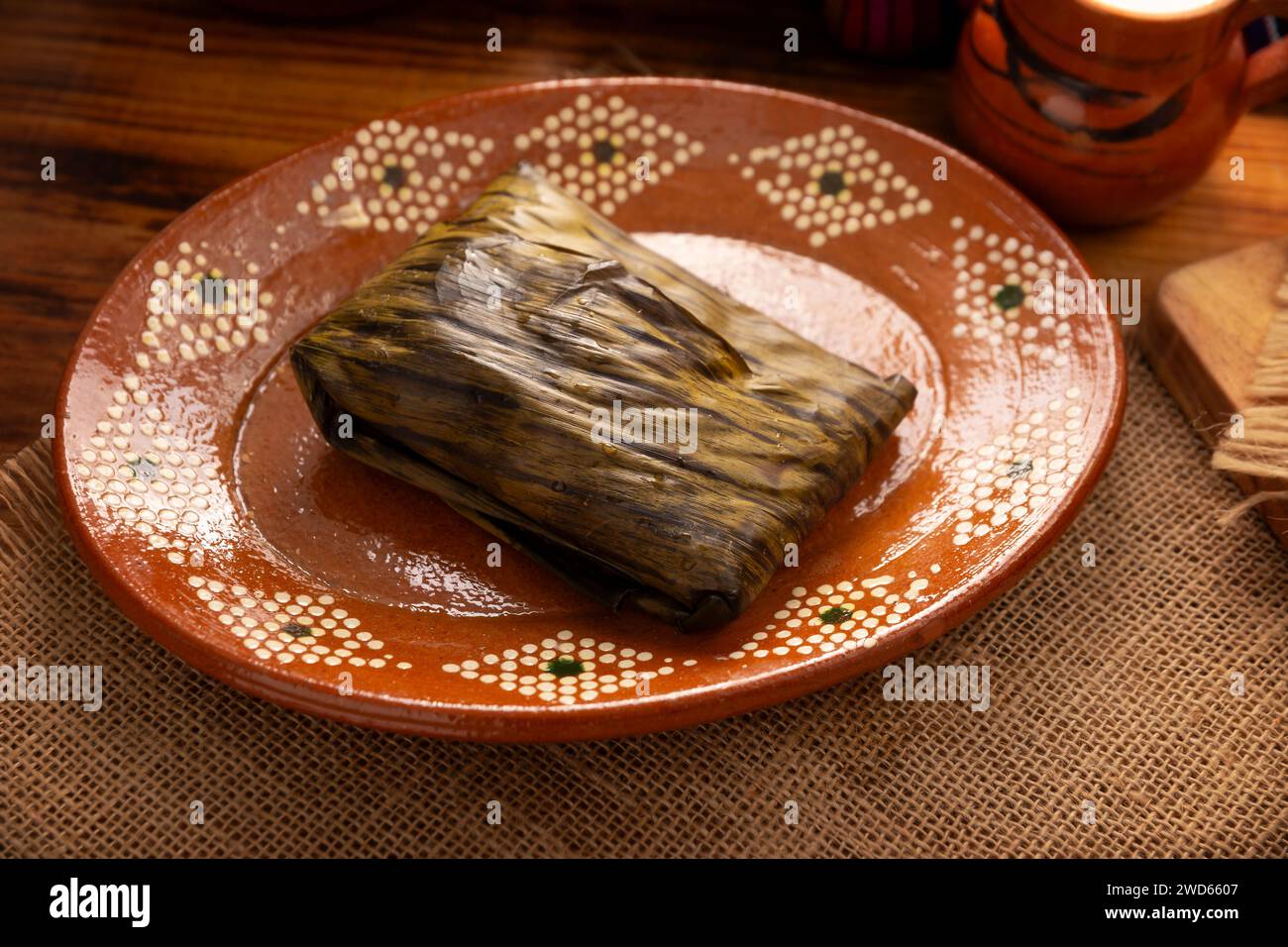 Oaxacan Tamale. Plat préhispanique typique du Mexique et de certains pays d'Amérique latine. Pâte de maïs enveloppée dans des feuilles de bananier. Les tamales sont cuits à la vapeur. Banque D'Images