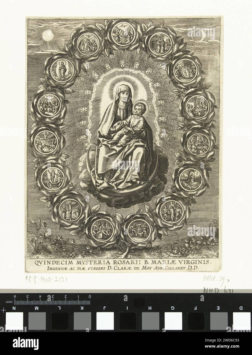 Quinze mystères du rosaire, Adriaen Collaert, 1570 - 1618 imprimer le trône Marie avec l'enfant Christ. Autour d'une couronne de roses Vijtien. Chacune des roses a une représentation d'un passage de l'évangile, les quinze secrets de foi dont on doit se souvenir lors de la prière d'un chapelet. L'estampe a une légende latine sur papier Anvers gravure 'Marianum', Madonna en auréole ou mandorla (entourée par le rosaire), Marie dans la gloire. les (quinze) secrets du rosaire Banque D'Images