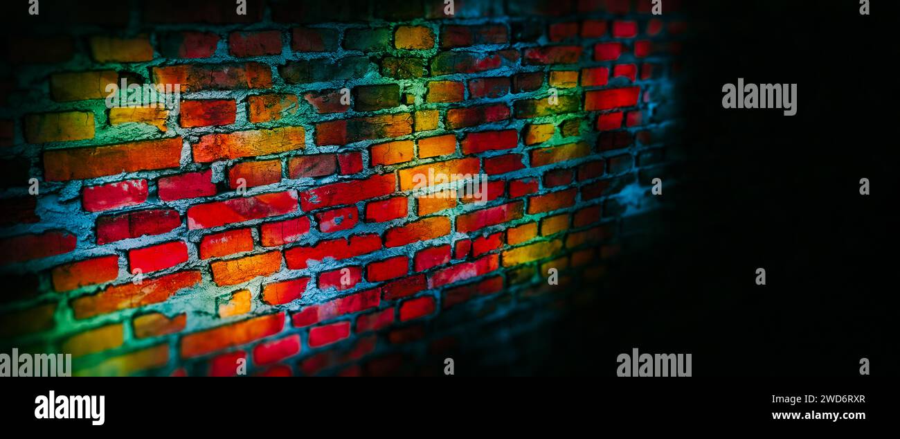 Mur de briques de couleur vibrante dans un cadre sombre. Fond éclairé avec des lumières de différentes couleurs. illustration 3d. Banque D'Images