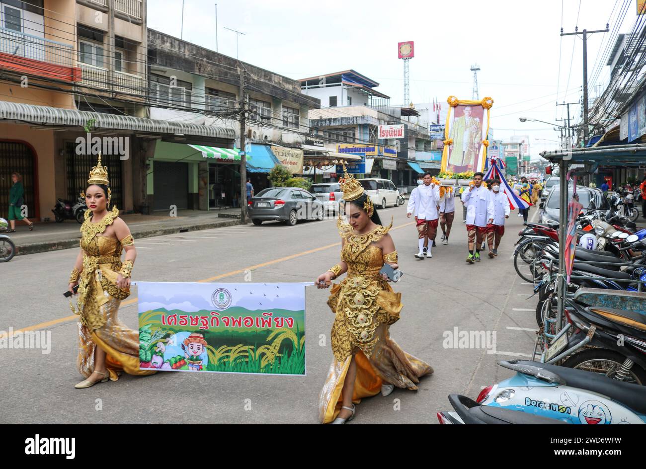 Chumphon, Thaïlande - 15 décembre 2022 : Carnaval costumé annuel. Banque D'Images