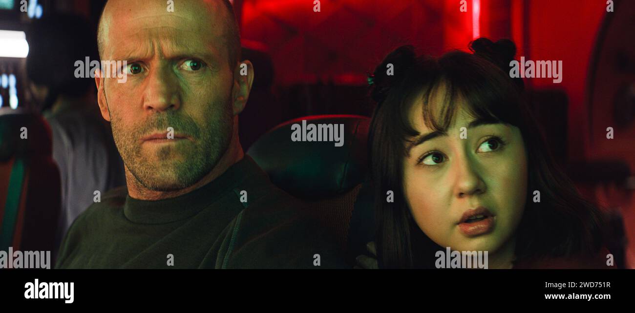 JASON STATHAM et SHUYA SOPHIA CAI dans MEG 2 : THE TRENCH (2023), réalisé par BEN WHEATLEY. Crédit : Apelles Entertainment / Album Banque D'Images