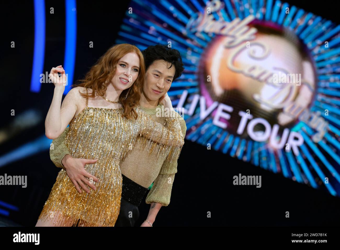 Utilita Arena, Birmingham, Royaume-Uni. Jeudi 18 janvier 2024.la présentatrice Angela Scanlon danse avec Carlos Gat le lancement de la tournée Strictly Come Dancing Live Tour 2024.la tournée Live Tour ouvre à Birmingham le vendredi 19 janvier pour la première soirée de 30 spectacles à travers le Royaume-Uni. 19–21 janvier Birmingham Utilita Arena (vendredi 19 à 19h30, samedi 20 à 14h30 et 19h30, dimanche 21 à 13h30 et 18h30) crédit : Ian Tennant / Alamy Live News. Banque D'Images