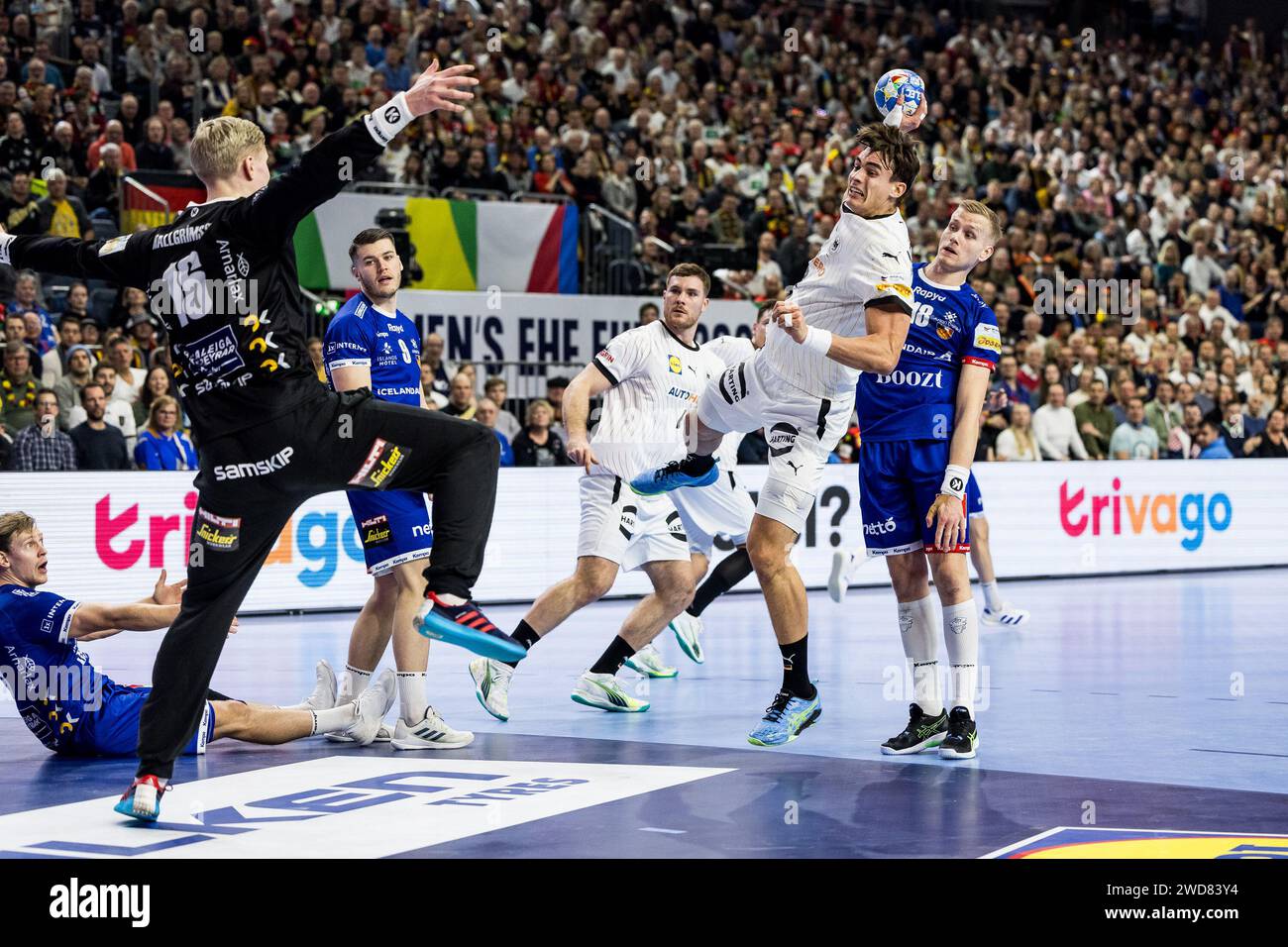 Julian Koster, d'Allemagne, et Viktor Hallgrimsson, d'Islande, lors de ...
