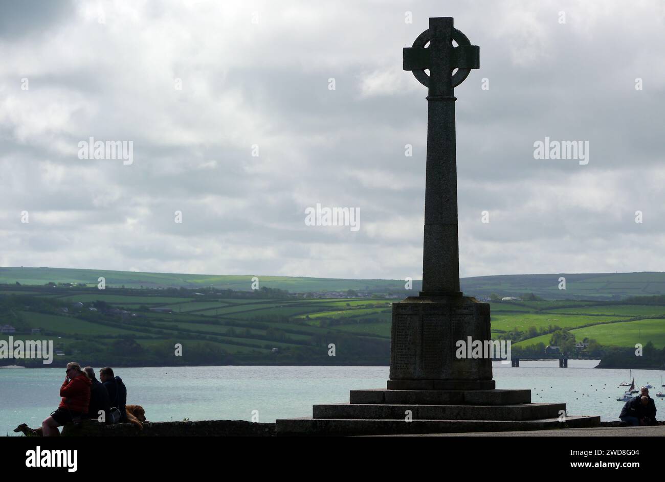 Monument commémoratif de la première Guerre mondiale de St Saviour point dans la ville de pêche/touristique de Padstow sur le chemin côtier du Sud-Ouest en Cornouailles, Angleterre, Royaume-Uni. Banque D'Images