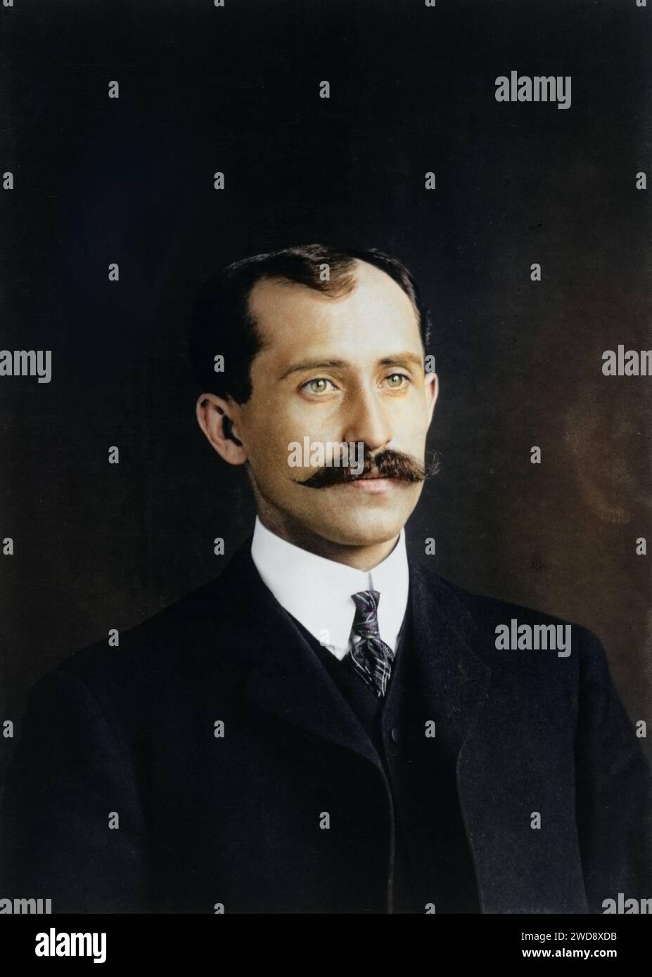 Orville Wright (1871-1948), 34 ans, tête et épaules, avec moustache - les frères Wright - American Aviation Pioneer - inventeur d'avion - colorisé Banque D'Images