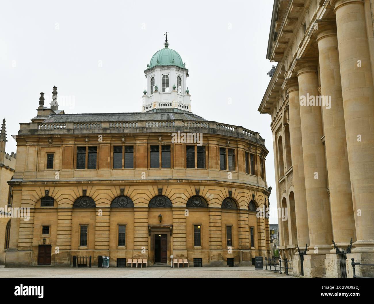 Façade est du Sheldonian Theatre de Clarendon Quad, Oxford Banque D'Images