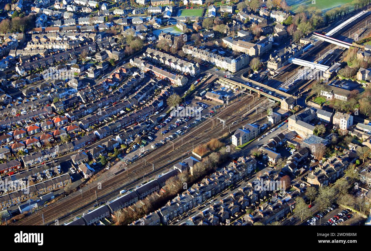 Vue aérienne de la gare de Lancaster, une gare située juste à l'ouest du centre-ville de Lancaster Banque D'Images