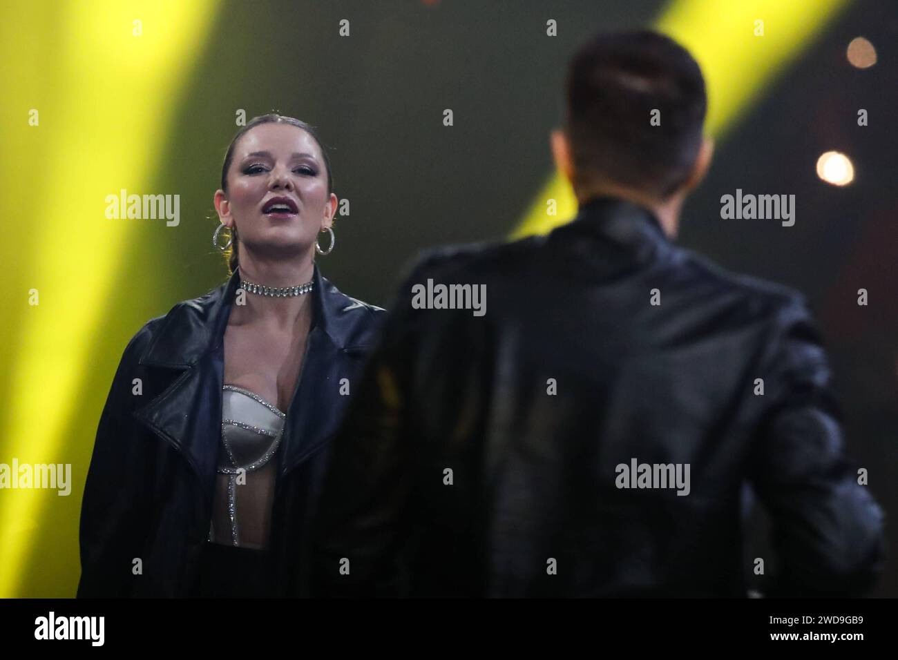 Saengerin Joelina Drews GER mit Saenger Lucas Cordalis GER - ARD Live Show ãSchlagerchampions - Das große Fest der BestenÒ aus dem Velodrom à Berlin *** chanteuse Joelina Drews GER avec le chanteur Lucas Cordalis GER ARD Live Show ÒSchlagerchampions Das große Fest der BestenÓ du Velodrom à Berlin Banque D'Images