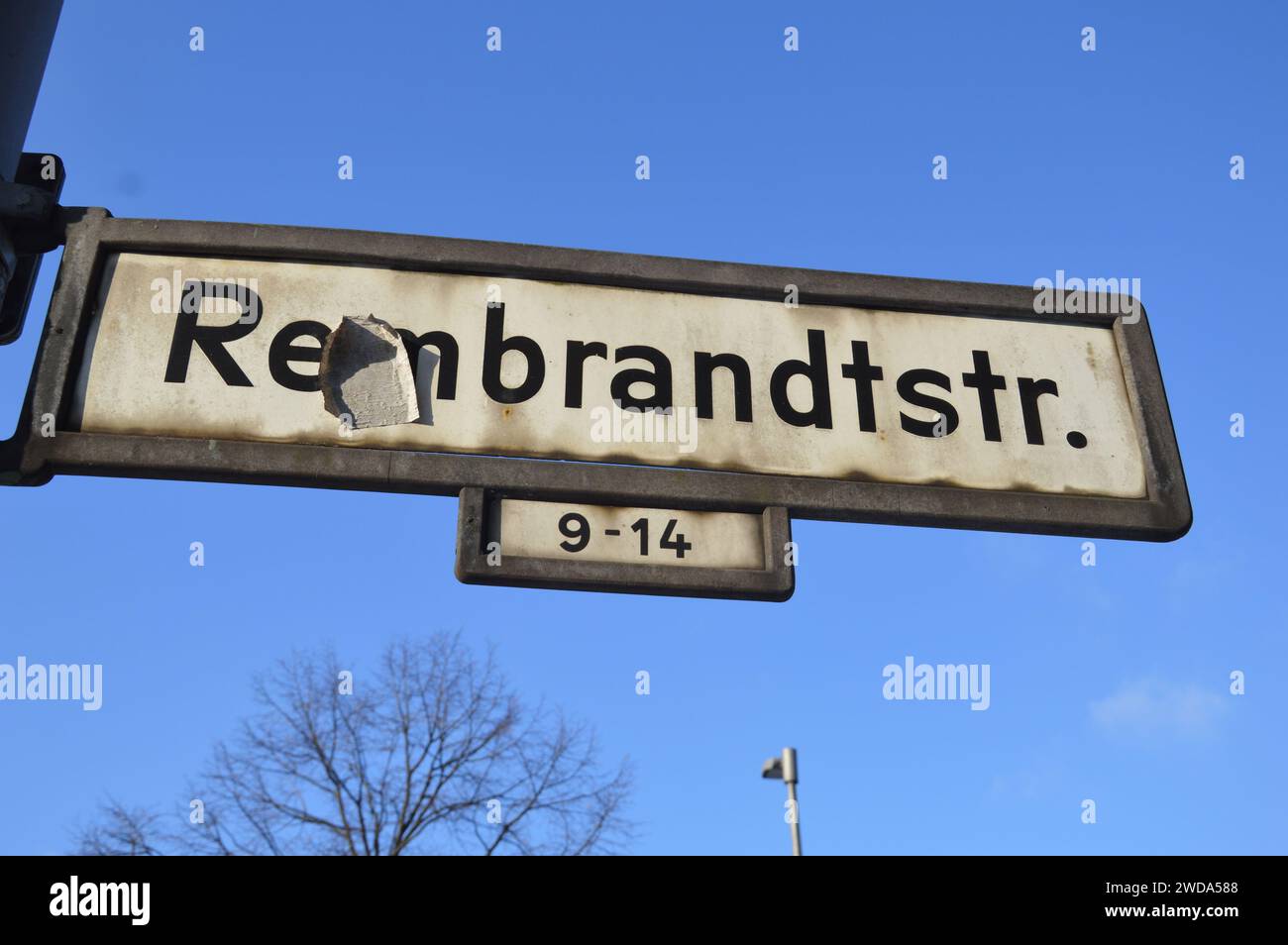Berlin, Allemagne - 19 janvier 2024 - veillée aux chandelles pour le professeur assassiné à Menzelstrasse/Rembrandtstrasse à Schöneberg. (Photo de Markku Rainer Peltonen) Banque D'Images