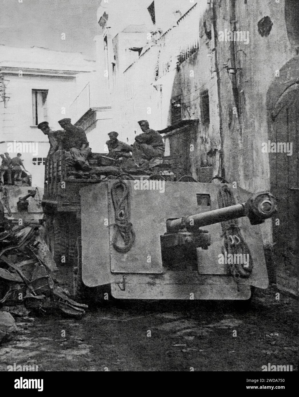 Canon de campagne allié lourd à Naples le 29 septembre 1943 à la suite du débarquement sur la plage de Salerne lors de l'invasion de l'Italie pendant la Seconde Guerre mondiale. Banque D'Images