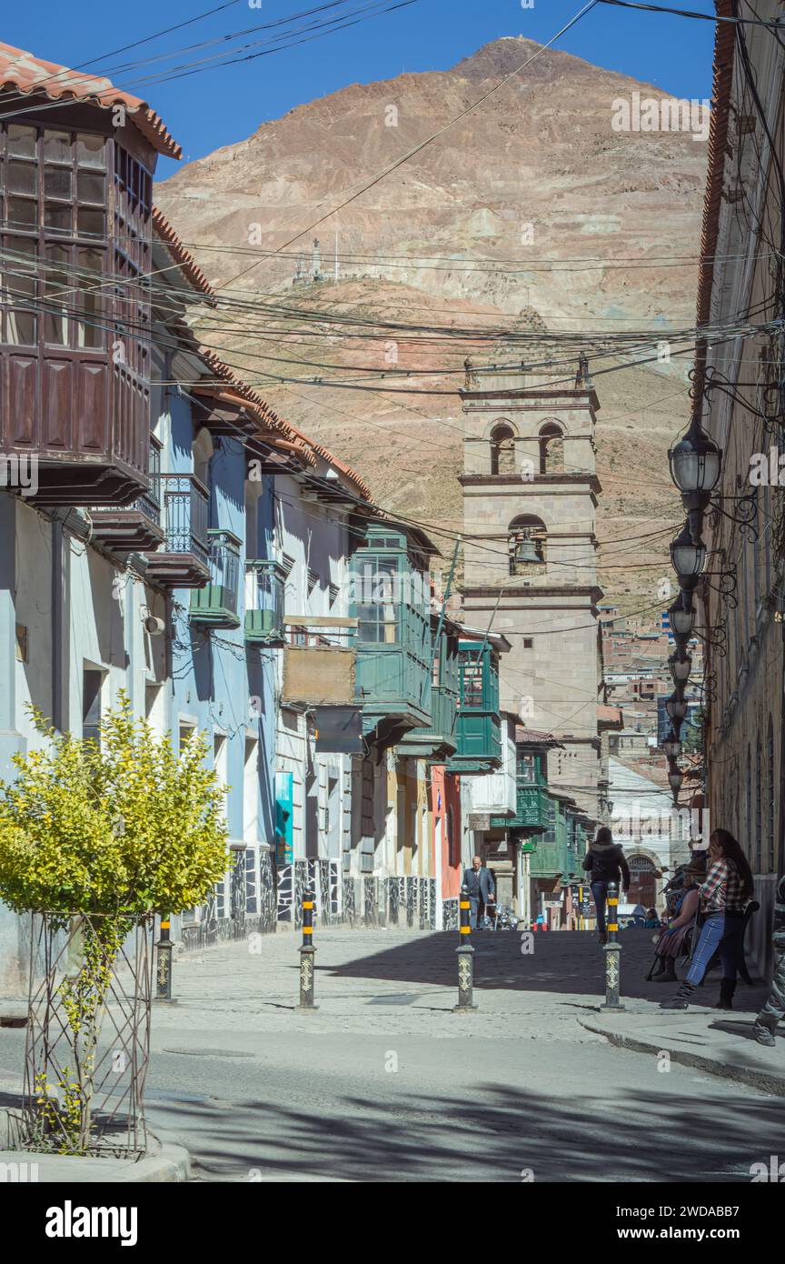 Vue du Cerro Rico depuis les rues de Potosí (Bolivie) Banque D'Images