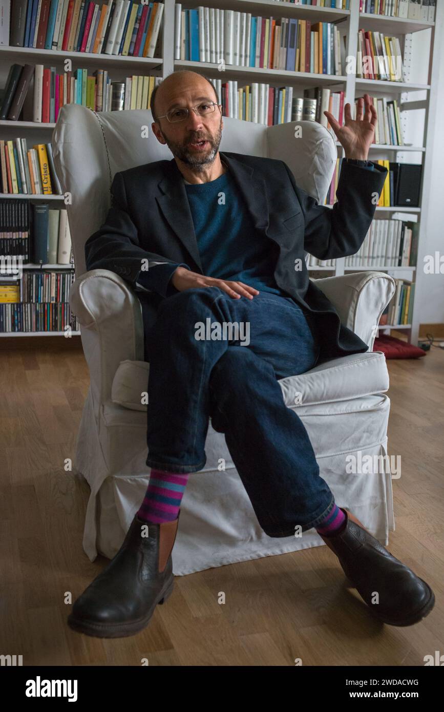 Rome, Italie : l'écrivain Mauro Covacich dans sa maison. ©Andrea Sabbadini Banque D'Images