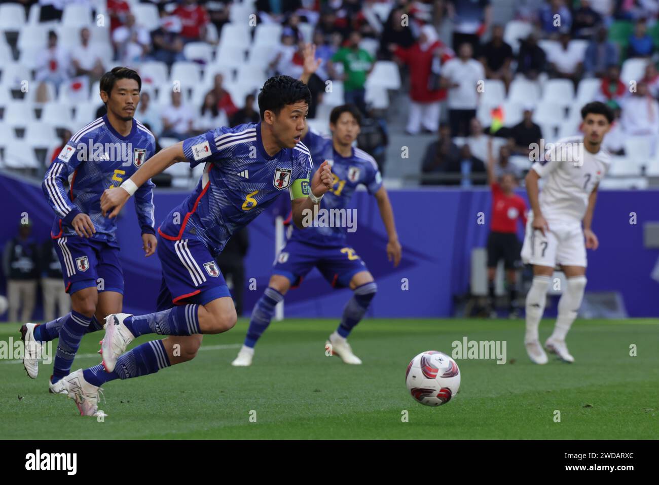 Qatar, Al Rayyan 19 janvier 2024 - Wataru Endo, du Japon, pendant le match entre l'Irak et le Japon lors du match de phase de groupes de la coupe d'Asie de l'AFC à Education City S. Banque D'Images