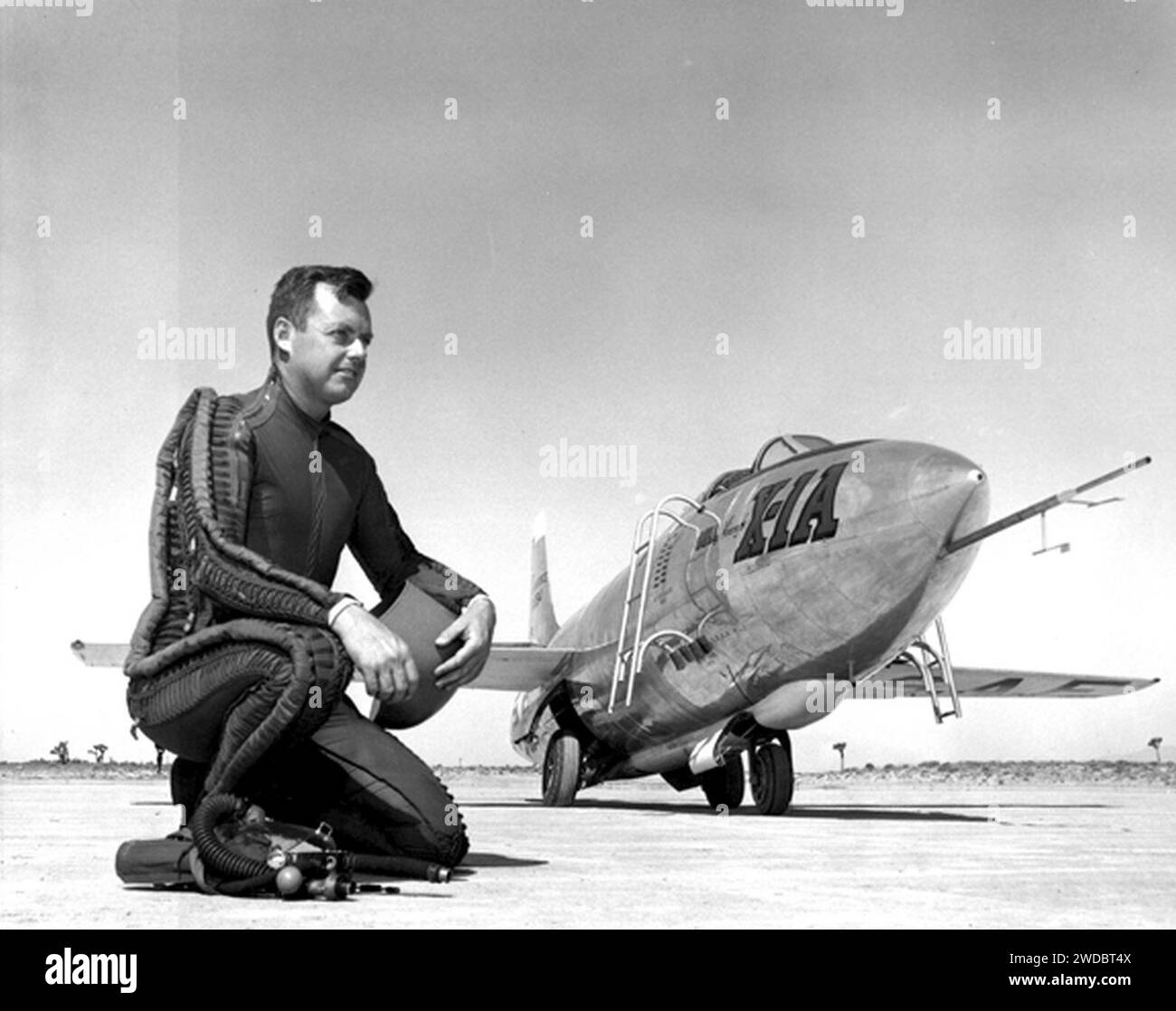 576875RQMAJ Arthur Murray avec X-1A. Banque D'Images