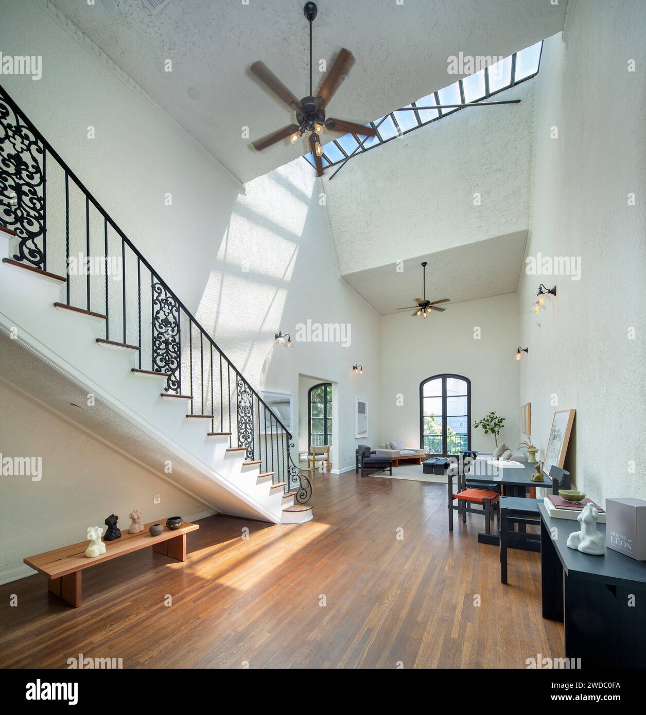 Photographie architecturale professionnelle de Chapman court, bâtiment à usage mixte du renouveau espagnol conçu par Morgan, Walls & Clements 1928, 6th St à LOS ANGELES Banque D'Images