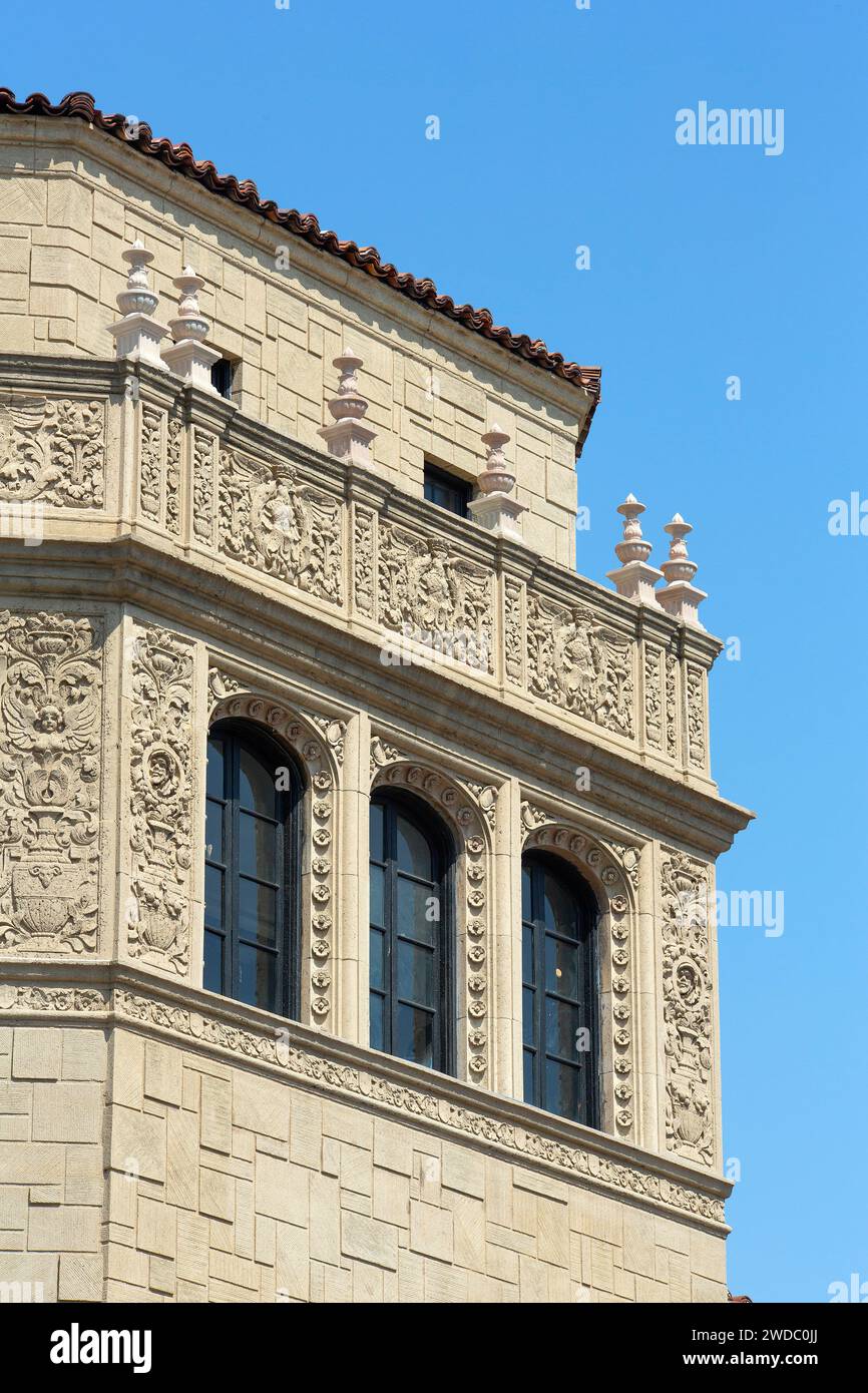 Photographie architecturale professionnelle de Chapman court, bâtiment à usage mixte du renouveau espagnol conçu par Morgan, Walls & Clements 1928, 6th St à LOS ANGELES Banque D'Images
