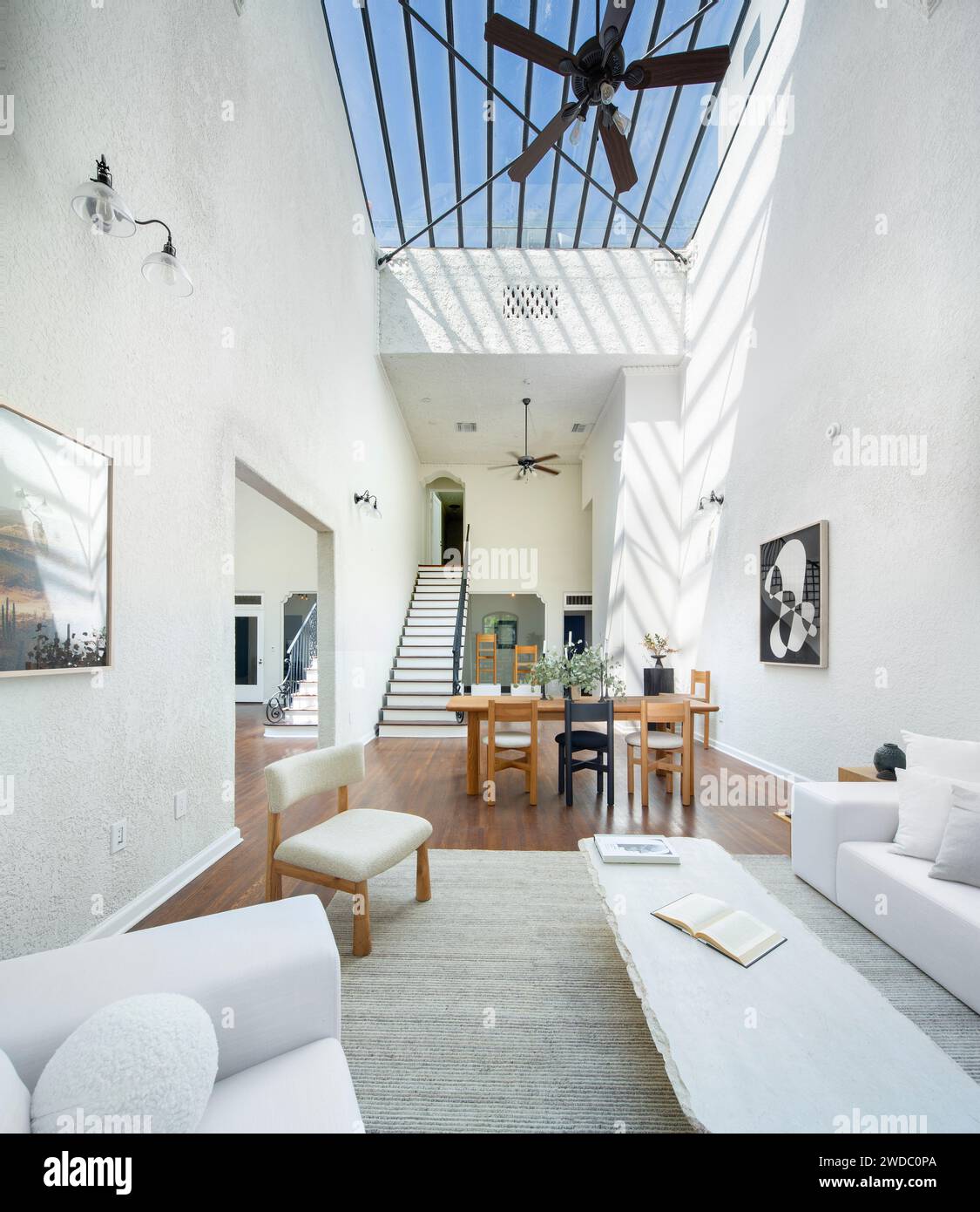 Photographie architecturale professionnelle de Chapman court, bâtiment à usage mixte du renouveau espagnol conçu par Morgan, Walls & Clements 1928, 6th St à LOS ANGELES Banque D'Images