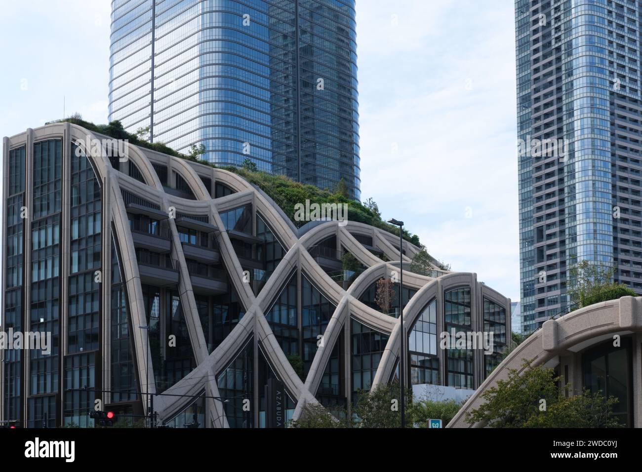 Une vue du bâtiment Azabudai Hills dans le centre-ville de Tokyo, Japon. Banque D'Images