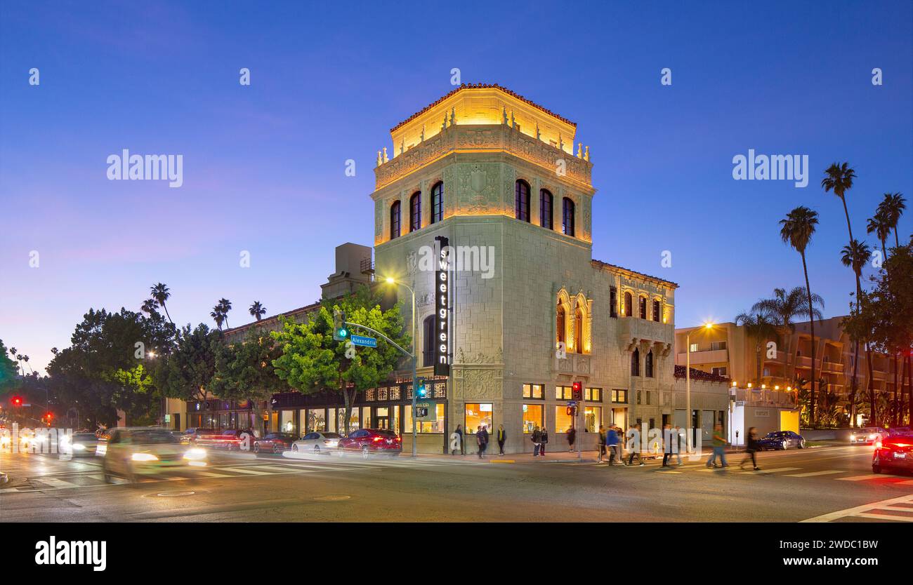 Photographie architecturale professionnelle de Chapman court, bâtiment à usage mixte de style néo-espagnol conçu par Morgan, Walls & Clements 1928, 6th St à L.A. Banque D'Images