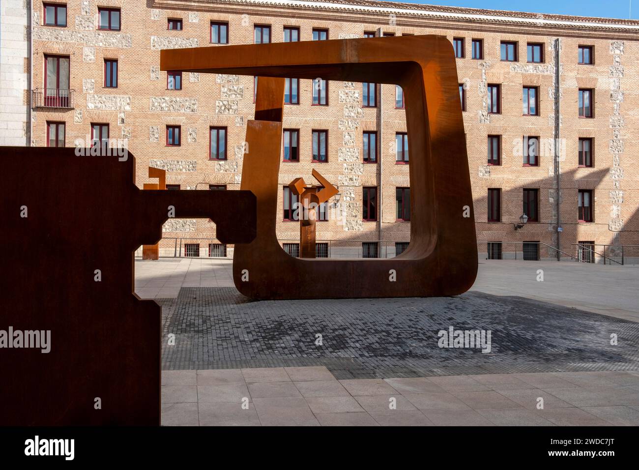 Sculptures sur une place dans le centre de Madrid Banque D'Images