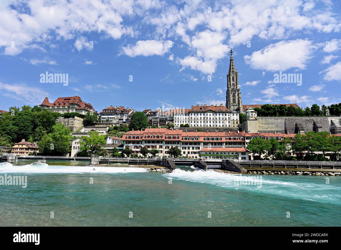 Vue sur la vieille ville, la cathédrale de Berne et la rivière Aare, Berne, Canton de Berne, Suisse Banque D'Images