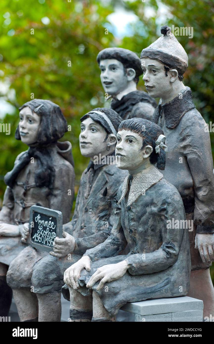 Sculpture d'une classe scolaire des années soixante, histoire, éducation, éducation, baby-boomers, élèves, école, représentation, Pise Banque D'Images