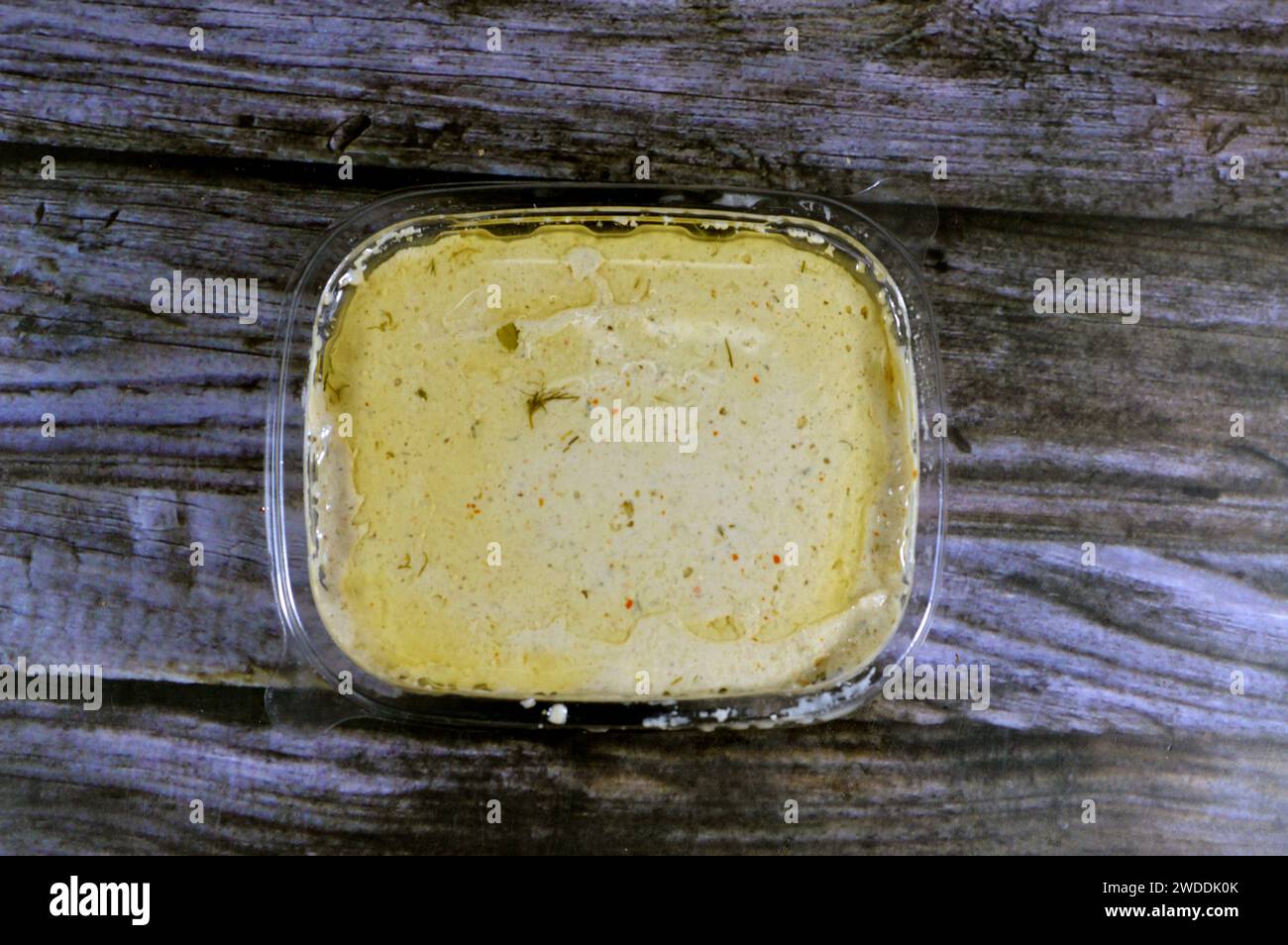 Tahini Tahina qui est un condiment du Moyen-Orient à base de sésame mondé grillé, servi seul (comme une trempette), avec des épices et des herbes, fruits de mer Banque D'Images