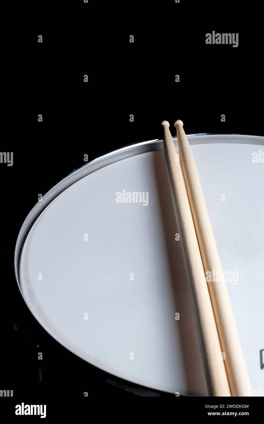 Détails de Snare tambour, bâtons de tambour et tabouret de tambour Banque D'Images
