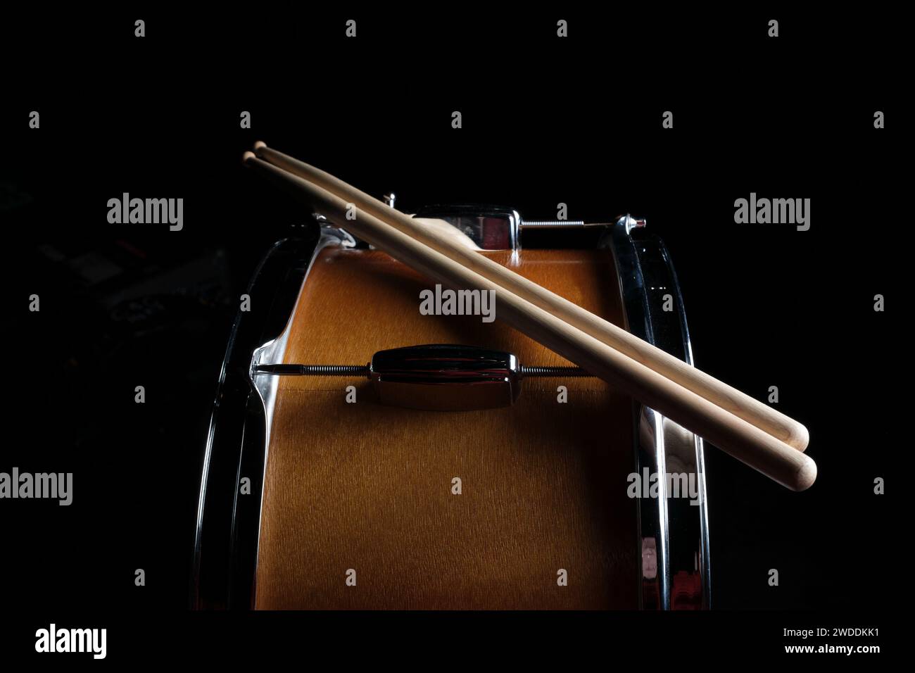 Détails de Snare tambour, bâtons de tambour et tabouret de tambour Banque D'Images