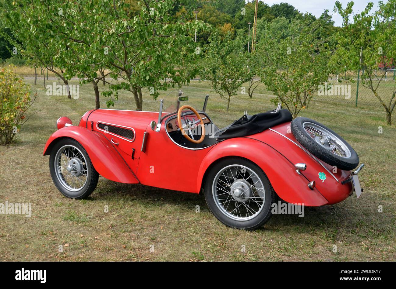 BMW Dixi Deutschland/ Sachsen Anhalt/ Altmark/ Bördekreis/ Weferlingen/ BMW Dixi/ Baujahr 1929/ 4 Zylinder 11.08.2015 4 Takt Motor/ 18 PS/ 750ccm/ gebaut im BMW Werk Eisenach/ seit gut 40 Jahren in Famillienbesitz *** 11 08 2015 BMW Dixi Allemagne Sachsen Anhalt Altmark Bördekreis Weferlingen BMW Dixi année de construction moteur 1929 4 cylindres 4 temps 18 cv 750cc Construit l'usine BMW Eisenach depuis plus de 40 ans dans la propriété familiale Banque D'Images