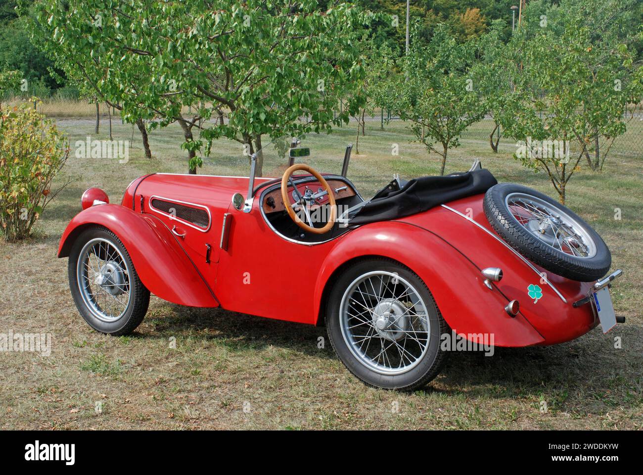 BMW Dixi Deutschland/ Sachsen Anhalt/ Altmark/ Bördekreis/ Weferlingen/ BMW Dixi/ Baujahr 1929/ 4 Zylinder 11.08.2015 4 Takt Motor/ 18 PS/ 750ccm/ gebaut im BMW Werk Eisenach/ seit gut 40 Jahren in Famillienbesitz *** 11 08 2015 BMW Dixi Allemagne Sachsen Anhalt Altmark Bördekreis Weferlingen BMW Dixi année de construction moteur 1929 4 cylindres 4 temps 18 cv 750cc Construit l'usine BMW Eisenach depuis plus de 40 ans dans la propriété familiale Banque D'Images