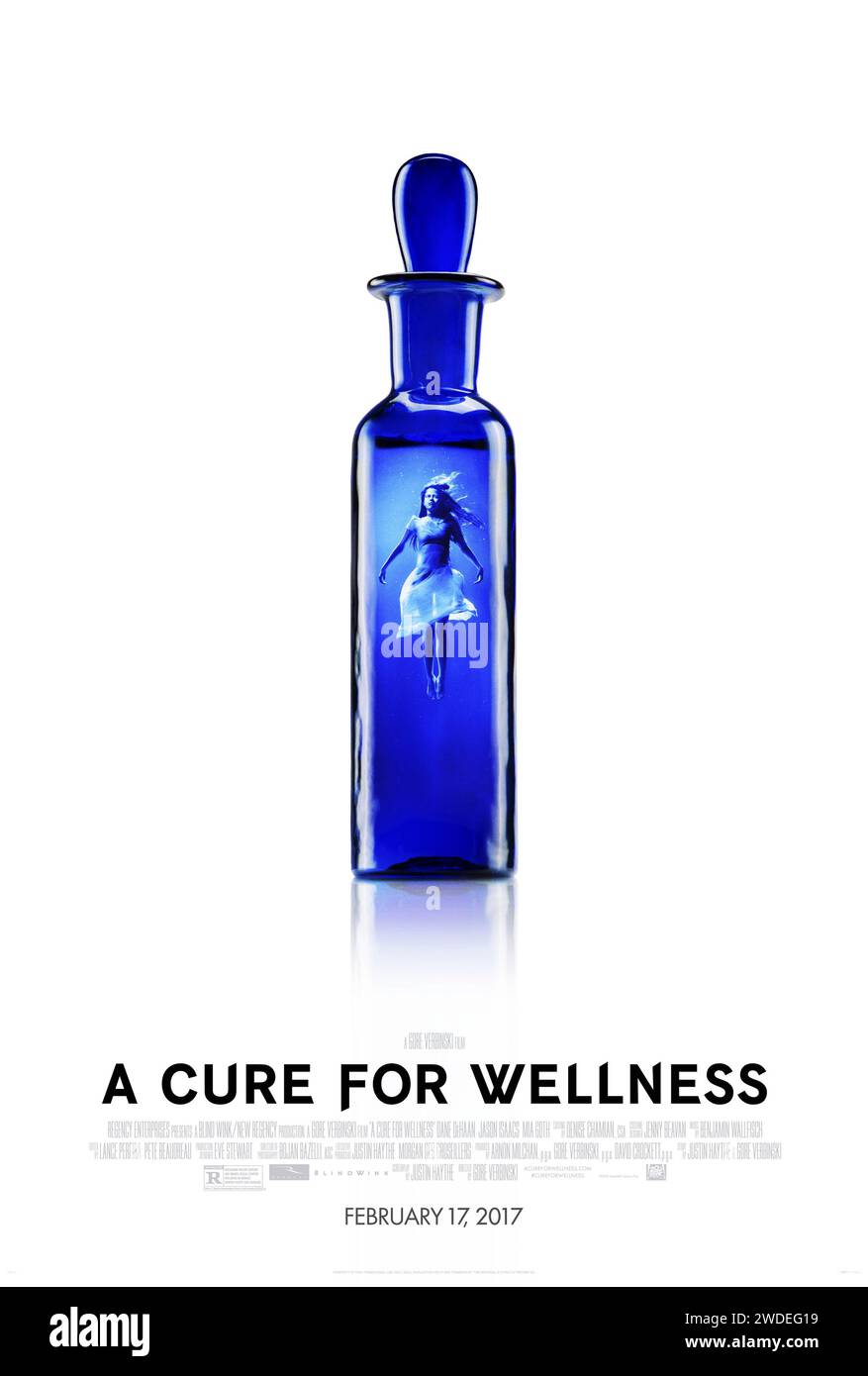 A Cure for Wellness (2016) réalisé par Gore Verbinski et mettant en vedette Dane DeHaan, Jason Isaacs et Mia Goth. Un jeune cadre est envoyé chercher le PDG de son entreprise dans un centre de bien-être dans les Alpes suisses, mais découvre bientôt que les traitements sont un peu peu peu orthodoxes! Affiche US une feuille ***USAGE ÉDITORIAL SEULEMENT***. Crédit : BFA / 20th Century Studios Banque D'Images