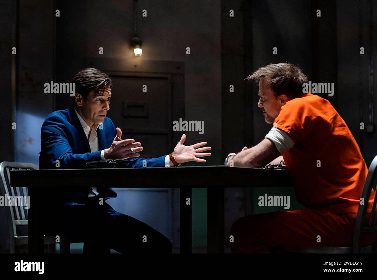 Nefarious (2023) réalisé par Chuck Konzelman et Cary Solomon et mettant en vedette Sean Patrick Flanery, Jordan Belfi et Tom Ohmer. Le jour de son exécution prévue, un tueur en série condamné reçoit une évaluation psychiatrique au cours de laquelle il prétend être un démon, et affirme en outre qu'avant la fin de leur temps, le psychiatre commettra trois meurtres de son propre chef. Publicité encore ***USAGE ÉDITORIAL SEULEMENT***. Crédit : BFA / Soli DEO Gloria Releasing Banque D'Images