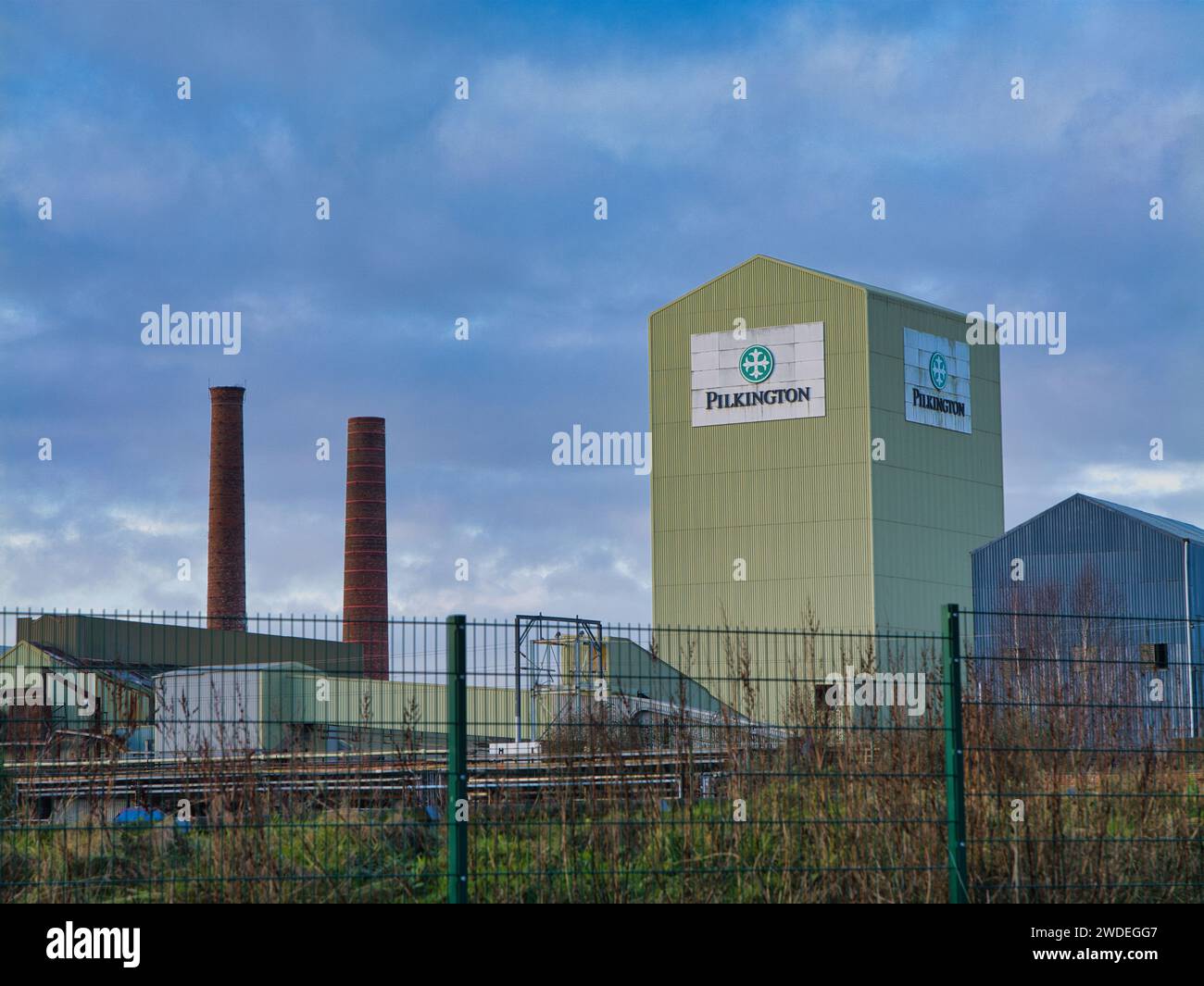Signalétique d'entreprise sur un bâtiment de l'usine Watson Street de Pilkington UK Ltd à St Helens, Royaume-Uni. Banque D'Images