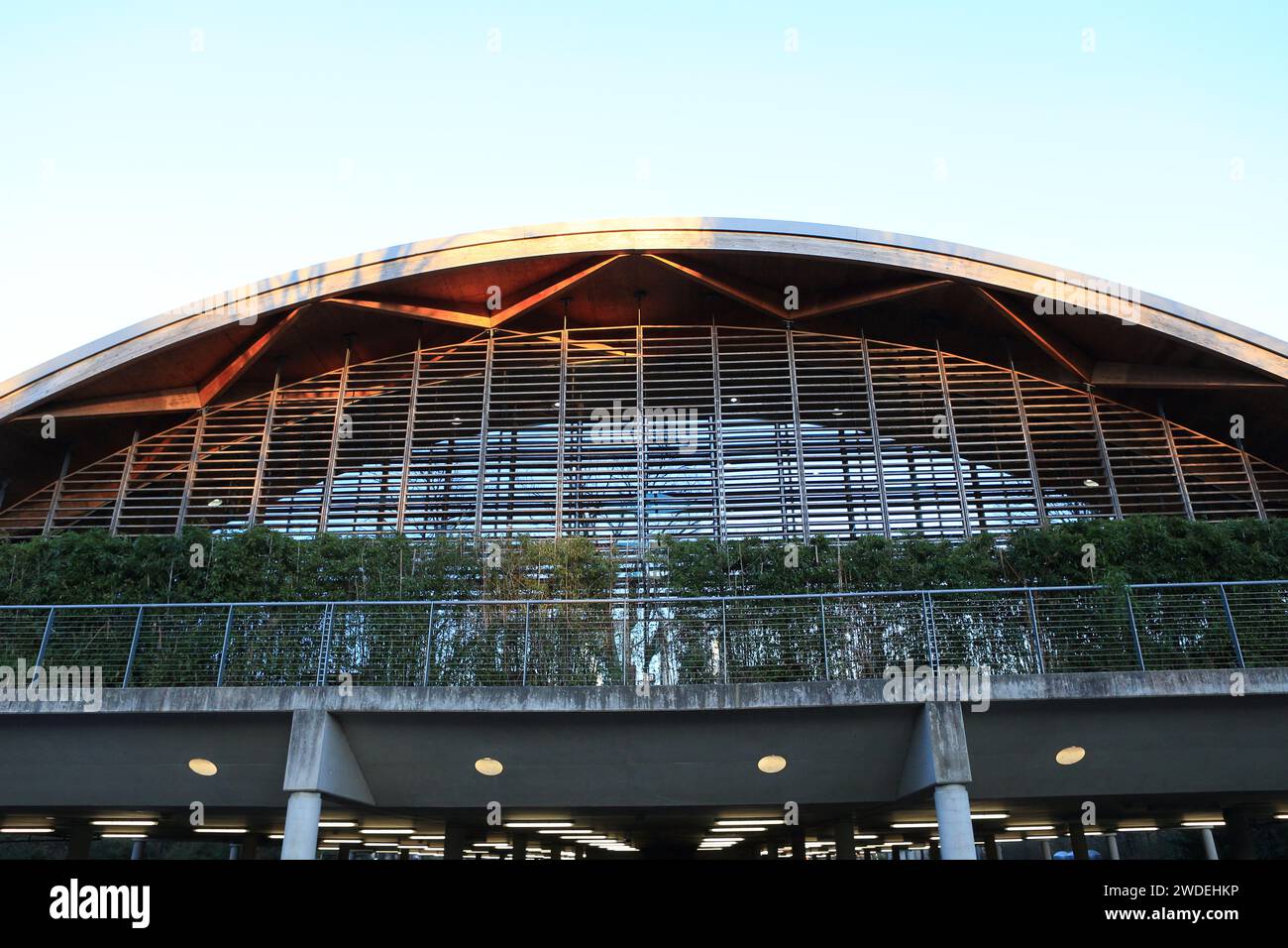 WWF UK Living Planet Centre, siège social, siège social et centre d'accueil des visiteurs, Woking, Surrey, conçu par Hopkins Architects terminé en 2013 Banque D'Images