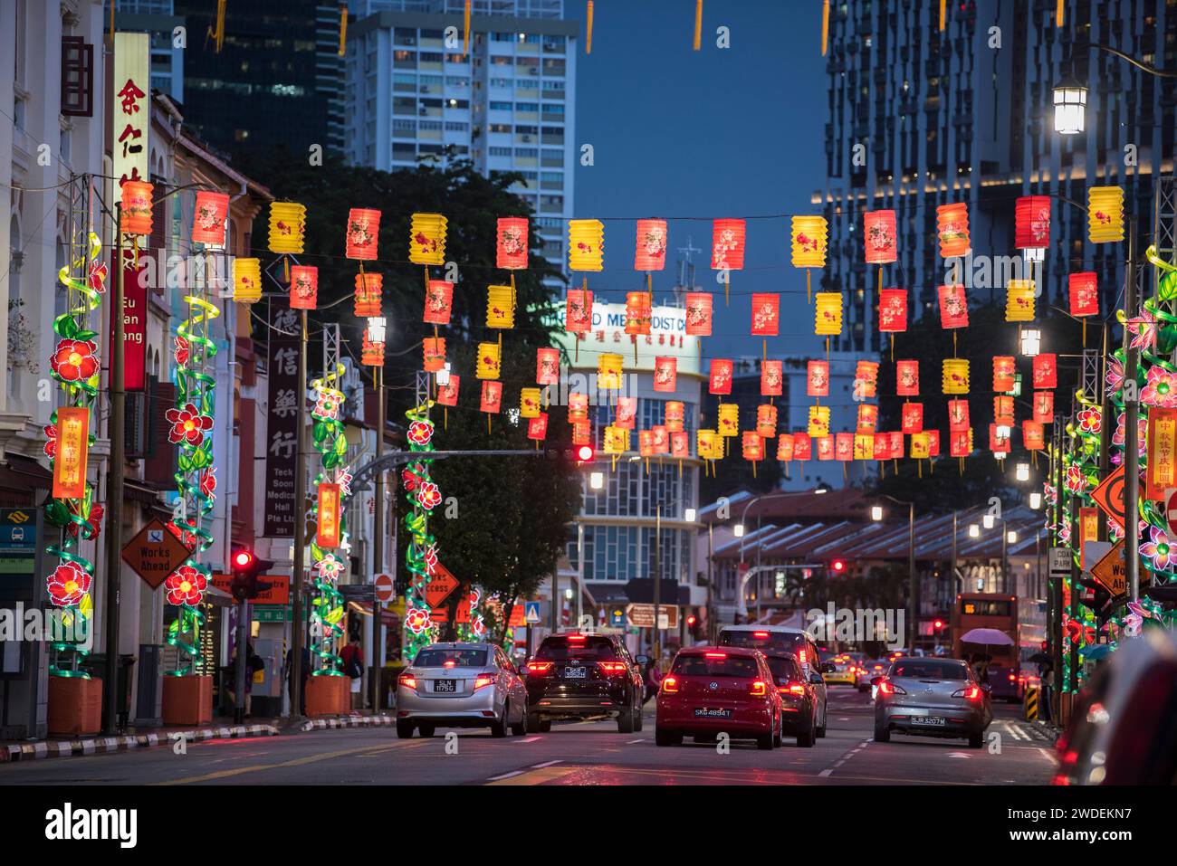 Singapour - 20 avril 2023 : Chinatown à Singapour décoré de lanternes chinoises pour célébrer le nouvel an chinois. Banque D'Images Singapour - 20 avril 2023 : Chinatown à Singapour décoré de lanternes chinoises pour célébrer le nouvel an chinois. Banque D'Images