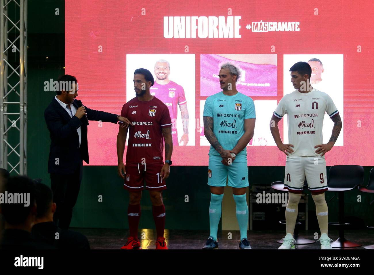 Valence, Carabobo, Venezuela. 19 janvier 2024. 19 janvier 2024. Carabobo FC a fait sa présentation, avec de nouveaux uniformes (visiteur et domicile) en plus d'incorporer une mascotte à l'équipe, en vue de sa participation au championnat national de football vénézuélien et à la coupe de football sud-américaine Conmebol. au niveau international. Photo : Juan Carlos Hernandez (image de crédit : © Juan Carlos Hernandez/ZUMA Press Wire) USAGE ÉDITORIAL SEULEMENT! Non destiné à UN USAGE commercial ! Crédit : ZUMA Press, Inc./Alamy Live News Banque D'Images