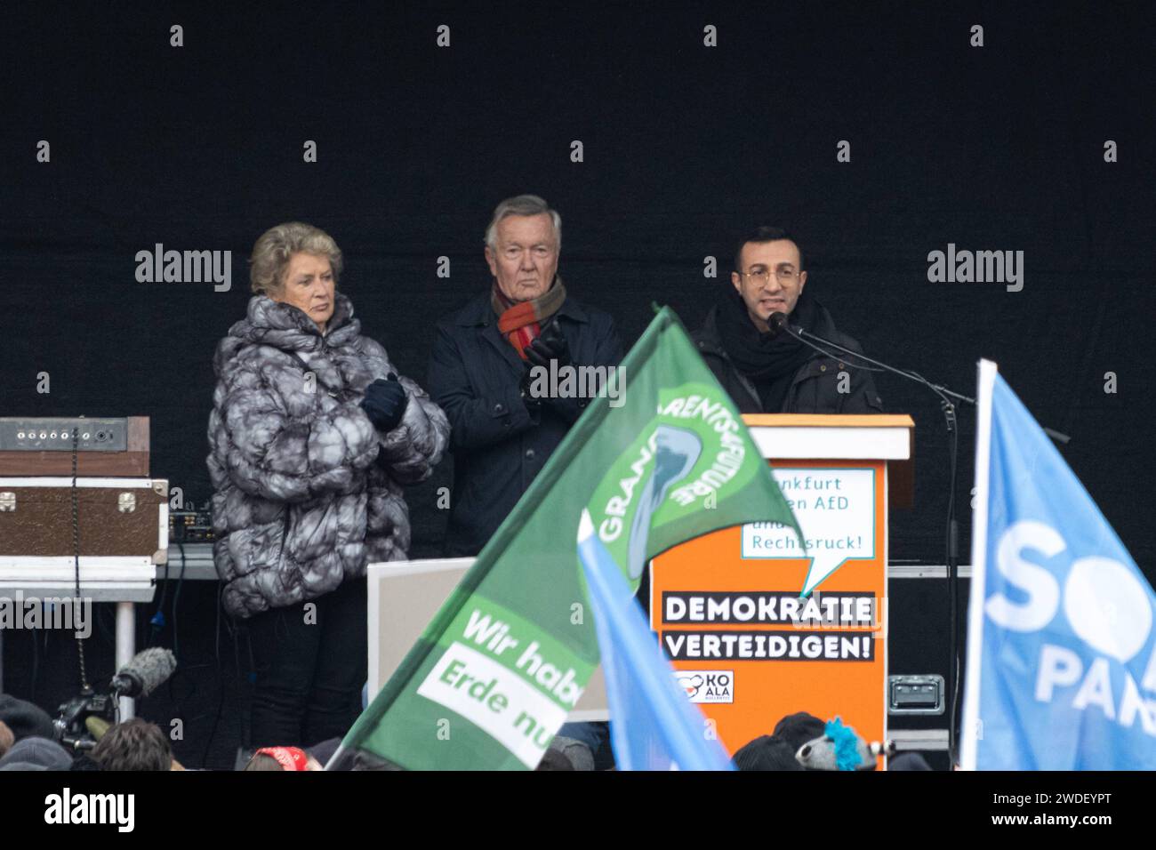 Démonstration gegen Rechtsextremismus in Frankfurt am main rund 20,000 Menschen haben sich am 20.01.2024 in Frankfurt am main auf dem Römerberg versammelt, UM gegen die AfD und Rechtsextremismus zu demonstrieren. Frankfurt am main Römerberg Hessen Deutschland *** manifestation contre l'extrémisme de droite à Francfort-sur-le-main environ 20 000 personnes se sont rassemblées sur la Römerberg à Francfort-sur-le-main le 20 01 2024 pour manifester contre l'AfD et l'extrémisme de droite Francfort-sur-le-main Römerberg Hesse Allemagne 2024-01-20 ffm demo-gegen-rechts 02 Banque D'Images