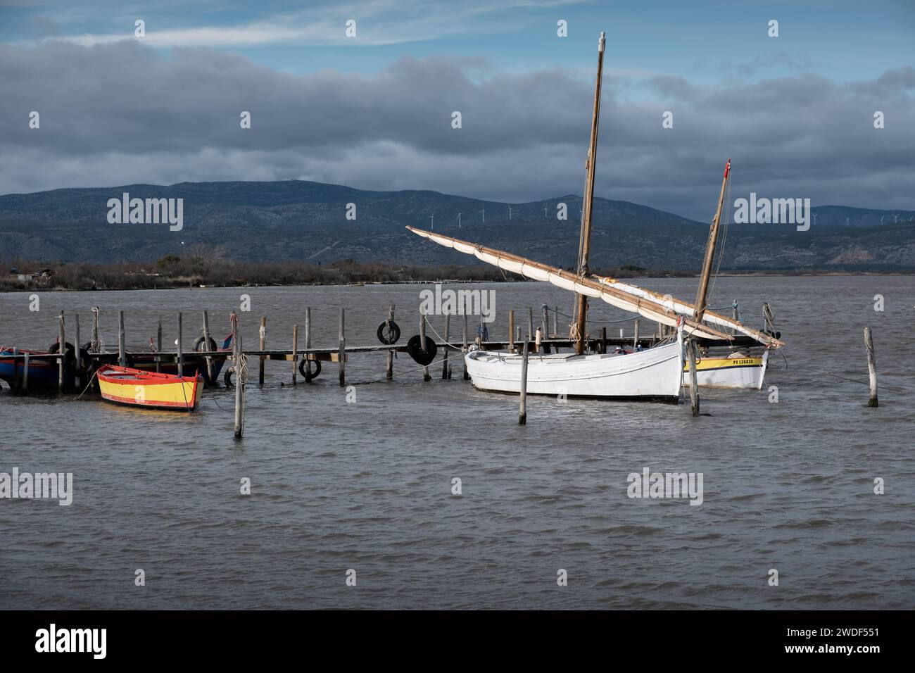 Les bateaux catalans témoignent du patrimoine dans le sud de la France pendant l'hiver Banque D'Images
