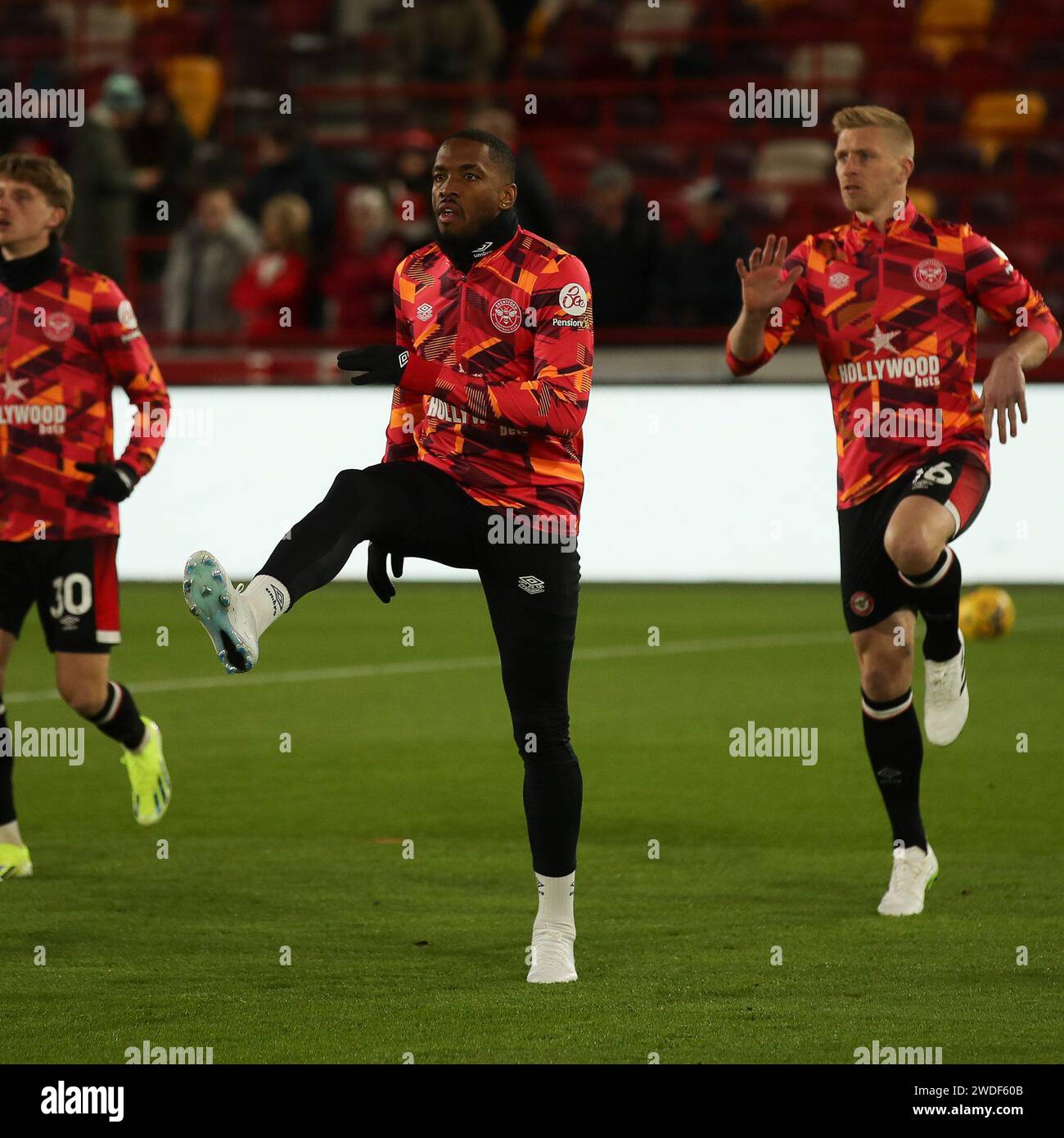 Londres, Royaume-Uni. 20 janvier 2024. Ivan Toney de Brentford se réchauffe après son absence lors du match de Premier League entre Brentford et Nottingham Forest au Gtech Community Stadium, Londres, Angleterre, le 20 janvier 2024. Photo de Ken Sparks. Usage éditorial uniquement, licence requise pour un usage commercial. Aucune utilisation dans les Paris, les jeux ou les publications d'un seul club/ligue/joueur. Crédit : UK Sports pics Ltd/Alamy Live News Banque D'Images