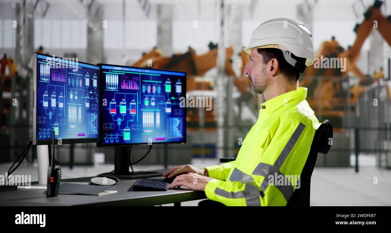 Hommes dans l'usine de voiture automobile utilisant le système SCADA Banque D'Images Hommes dans l'usine de voiture automobile utilisant le système SCADA Banque D'Images