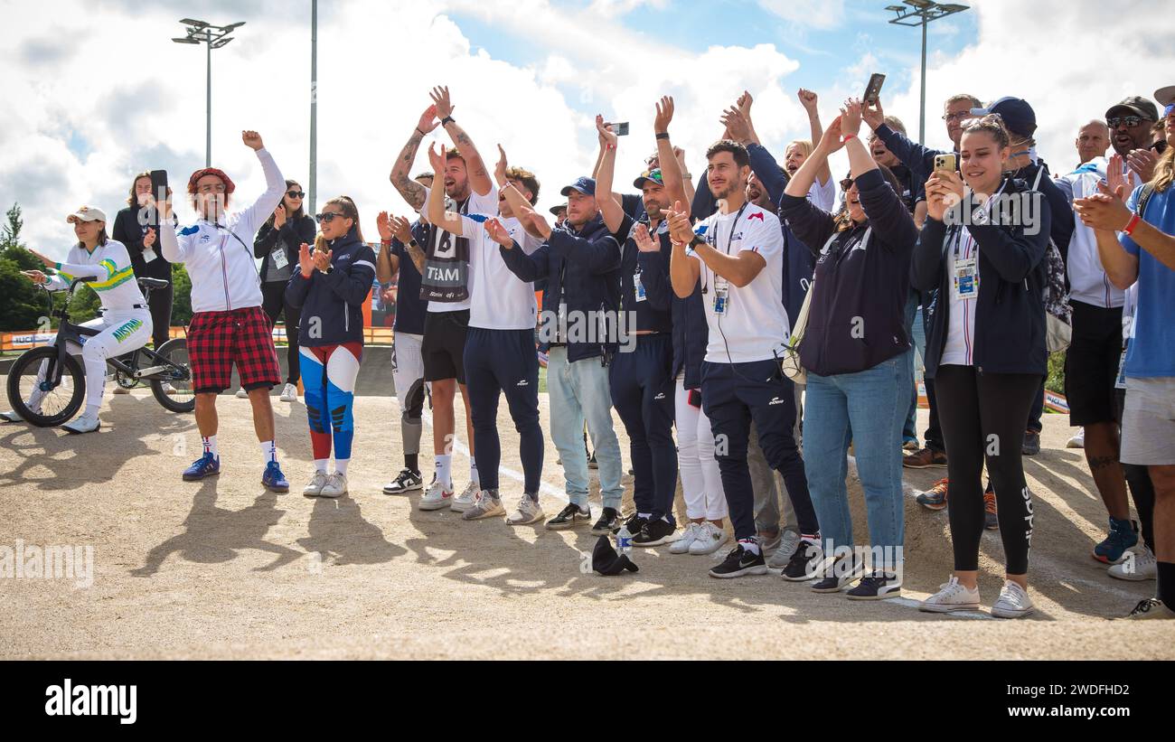 Team France célèbre sa victoire aux Championnats du monde UCI BMX Racing 2023, Glasgow Banque D'Images